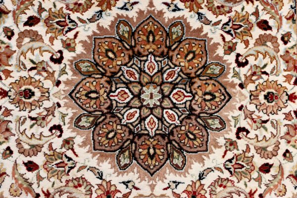 Cornsilk Kashan 3' x 4' 11 - SKU 37738
